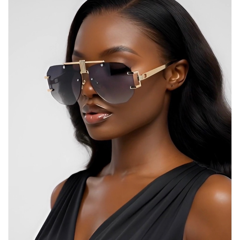 Modern Sunglasses Women Oversized Aviator Gold Metal Frame Black Gradient Lens